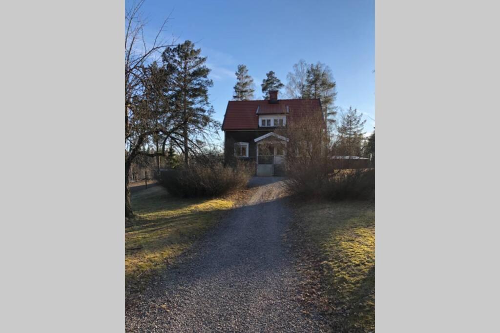 Egen Villa Pa Islandshastgard Riddarhyttan Экстерьер фото